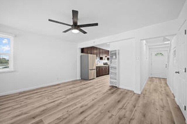 Building Photo - 2134 Drescher St