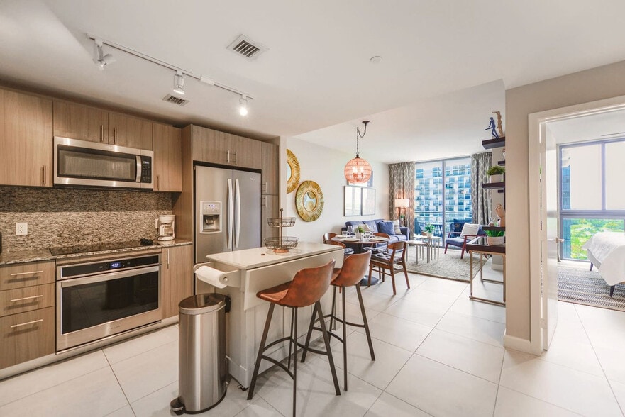 Building Photo - 5350 NW 84th Ave