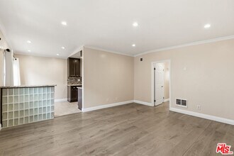 Building Photo - 8710 Belford Ave