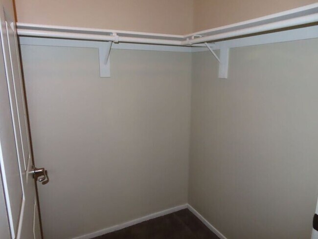 Building Photo - 41410 Juniper St