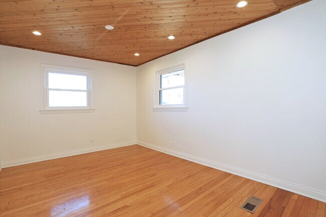 Building Photo - 409 Lexington Dr