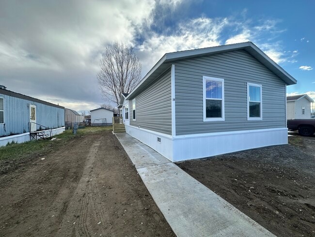 Building Photo - 29 Cavalier St N