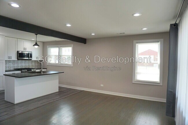 Building Photo - 4501 S Leamington Ave