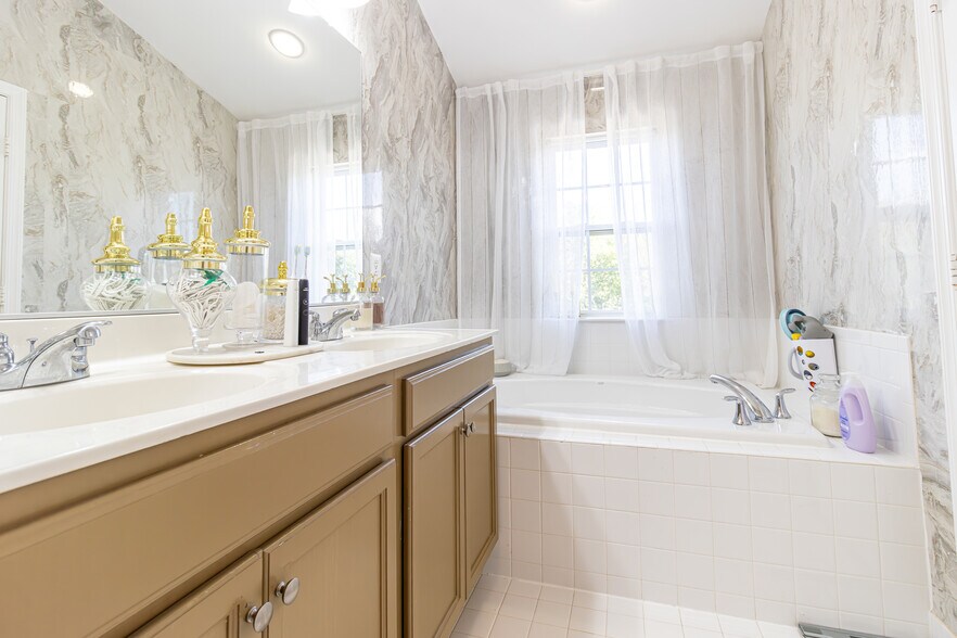 Building Photo - 2607 River Basin Ln