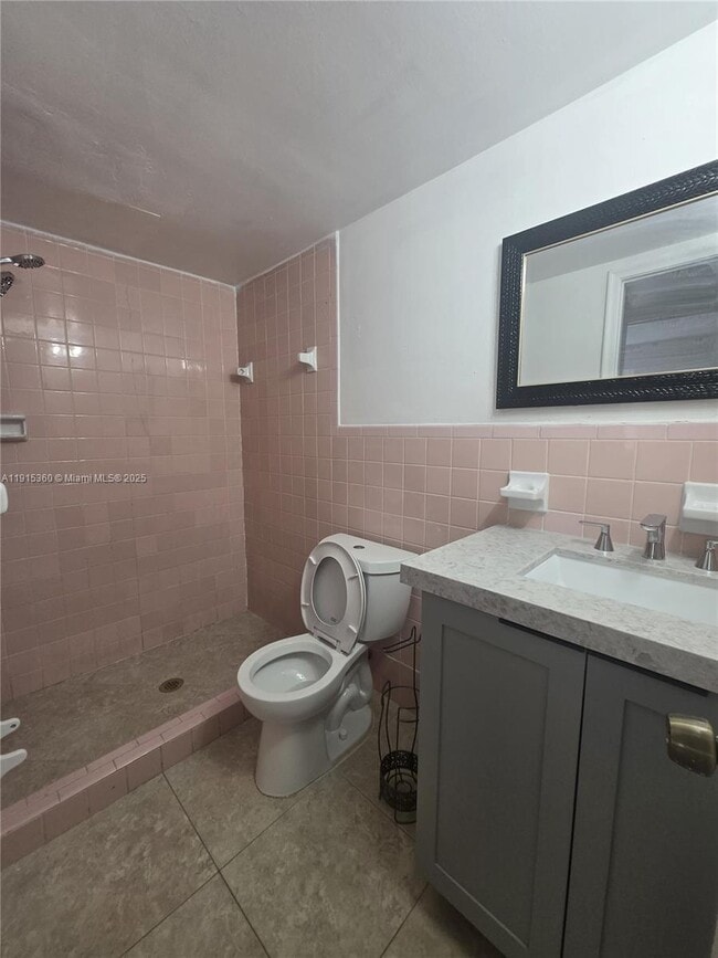 Building Photo - 1400 N 17th Ave