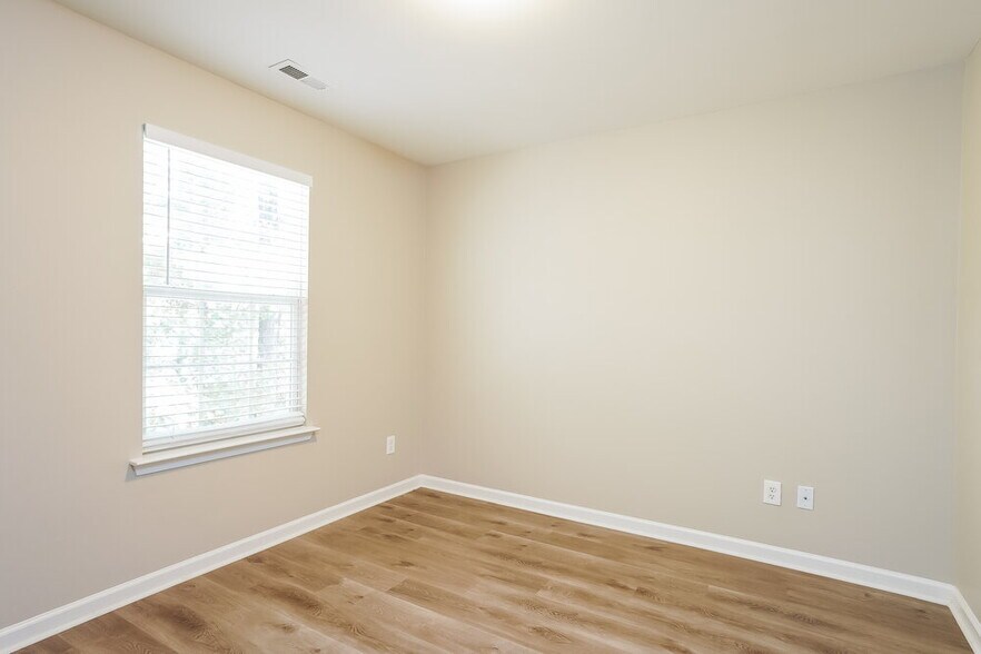 Building Photo - 6021 Herston Rd