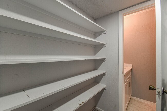 Building Photo - 12663 Wellington Park Dr