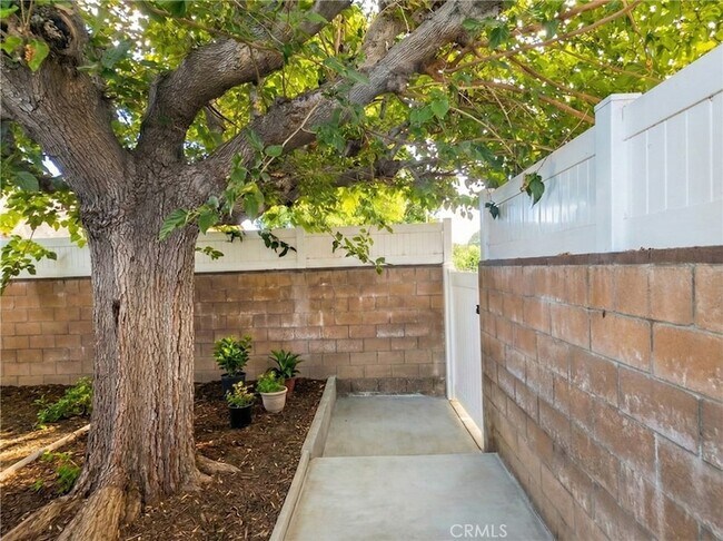 Building Photo - 8460 Nestle Ave