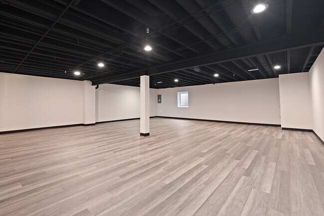 Building Photo - 52 Olympus Dr