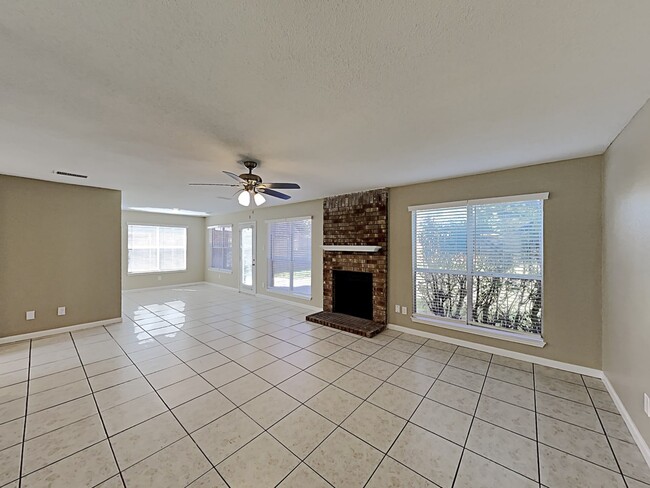 Building Photo - 8618 Fairfax Ave