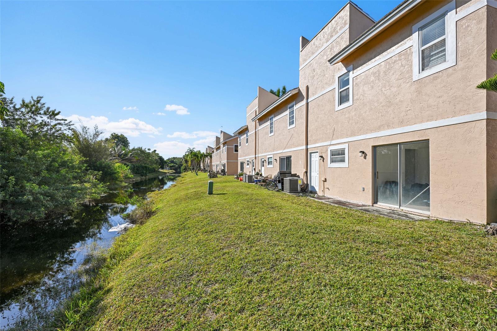 Building Photo - 4011 Coral Springs Dr