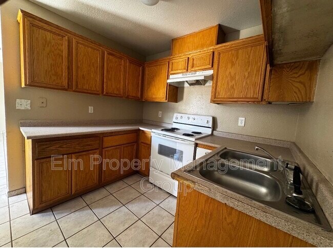 Building Photo - 8 Britz Cir