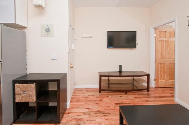 Building Photo - 2370 1st Ave