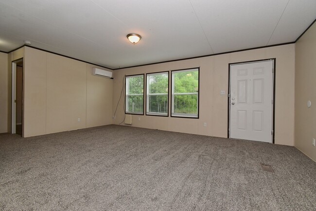 Building Photo - 550 Quail Run Cir