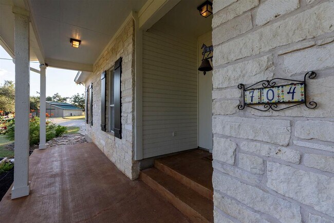 Building Photo - 704 Ridgmar Rd