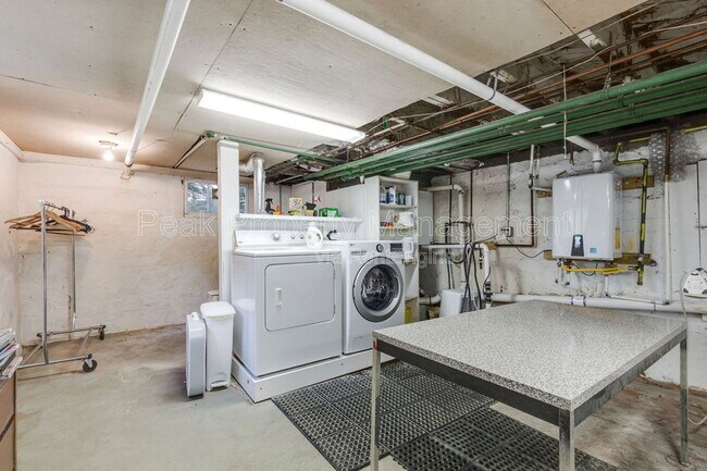 Building Photo - 1404 Wilmington Ave W