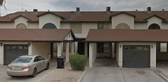 Building Photo - 304 E Lawrence Blvd C