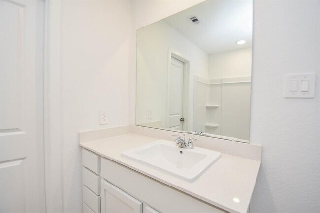 Building Photo - 1542 San Sebastien Dr