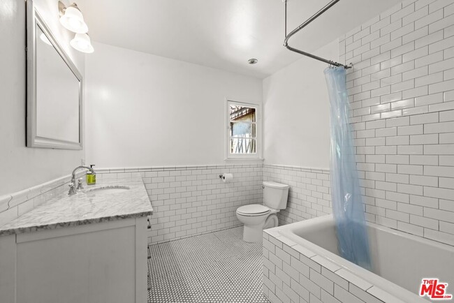Building Photo - 23057 Sylvan St