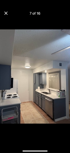 Building Photo - 1075 S Elkhart Way