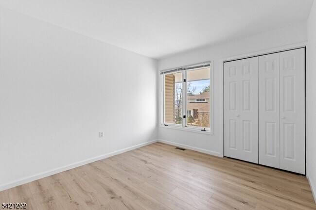 Building Photo - 8 Canada Goose Dr