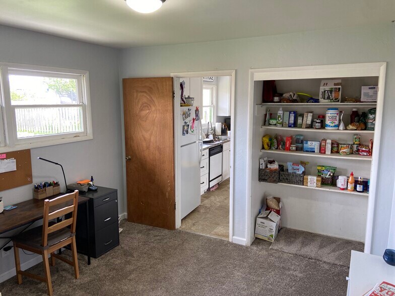 Building Photo - 227 Randolph Way