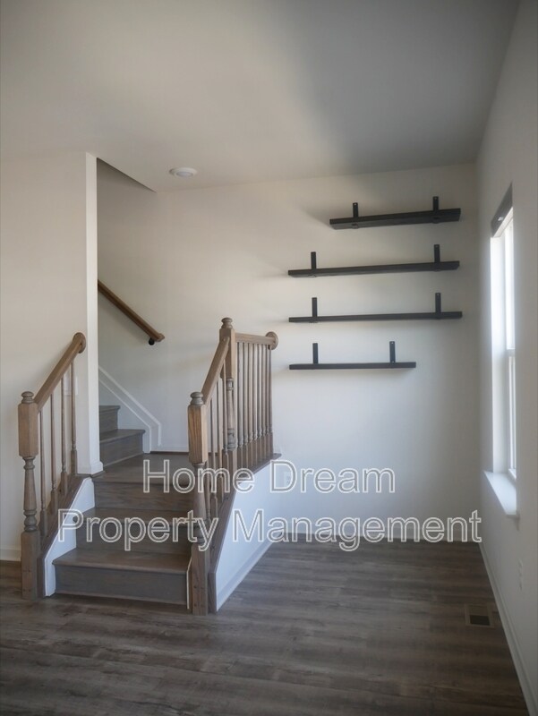 Building Photo - 2517 Drake Ln