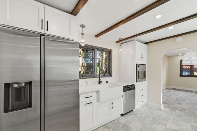 Building Photo - 3608 Wilshire Terrace