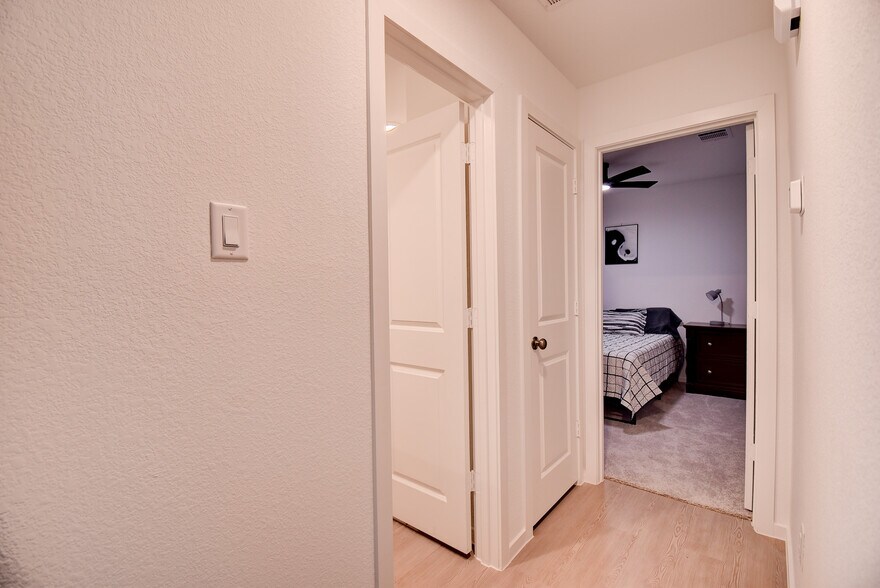 Building Photo - 410 Emma St