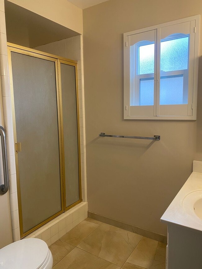 Building Photo - Pool Home in Orange for Lease