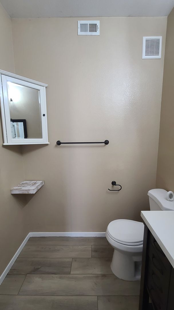 Building Photo - Upstairs 3 Bedroom condo