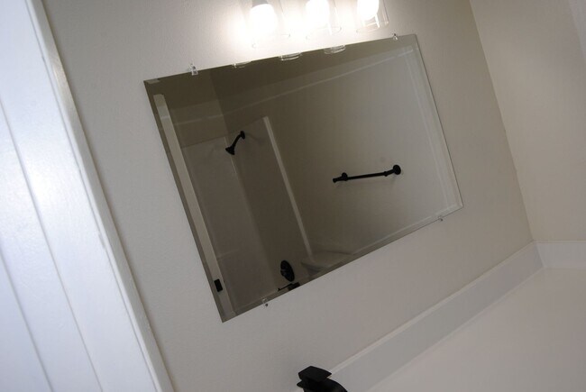 Building Photo - 2401 Bernice Ct