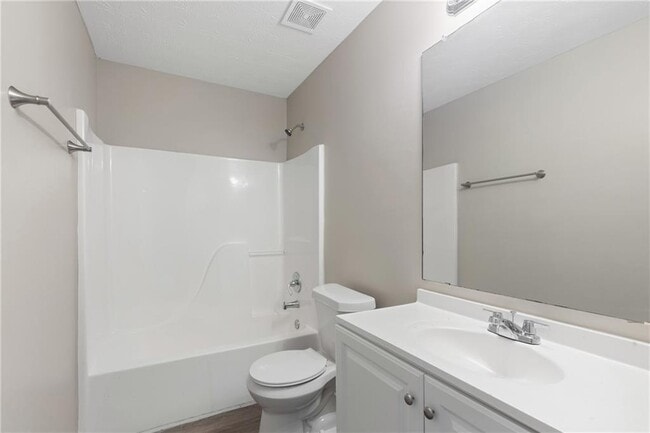 Building Photo - 3228 Diamond Blf