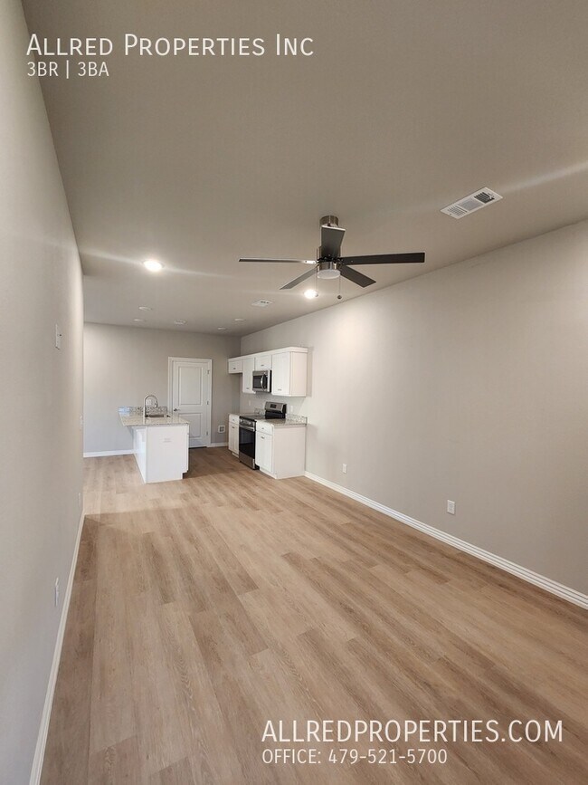 Building Photo - 1608 Casuarina Dr