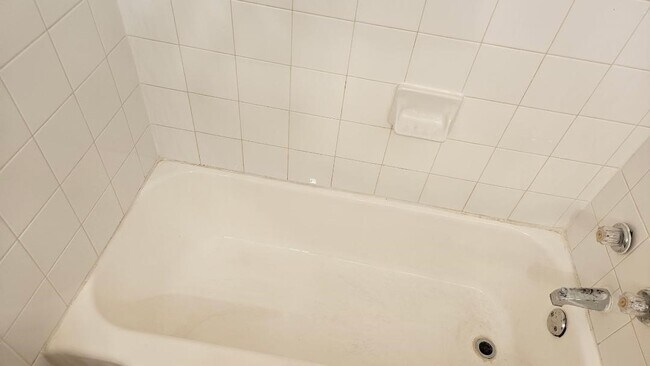 Building Photo - 2822 Briarhurst Dr