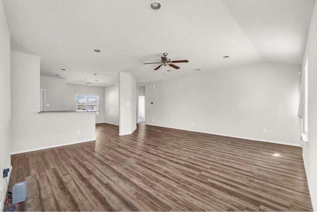 Building Photo - 322 Franchi Wy