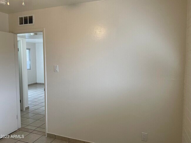 Building Photo - 1349 E Sahuaro Dr