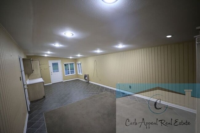 Building Photo - Westside Schools - 3 bed/ 2 bath 2,300 sq.ft.., den/family room, deck in the country on a paved r...