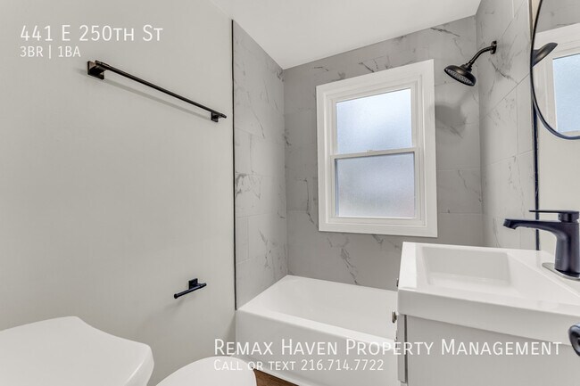 Building Photo - 441 E 250th St