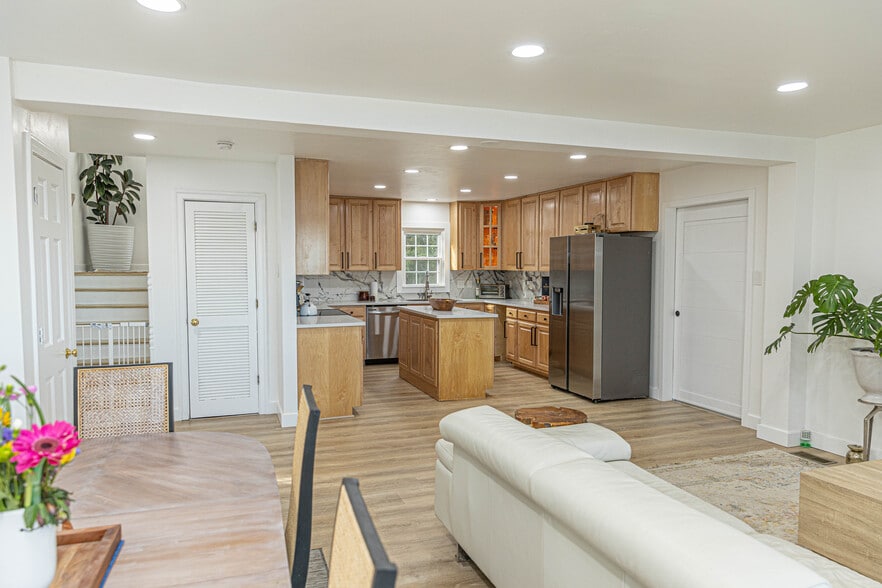 Building Photo - 212 Ambler St