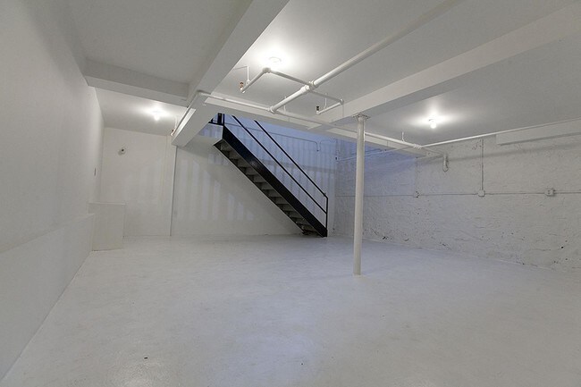 Building Photo - 318 Grand Street
