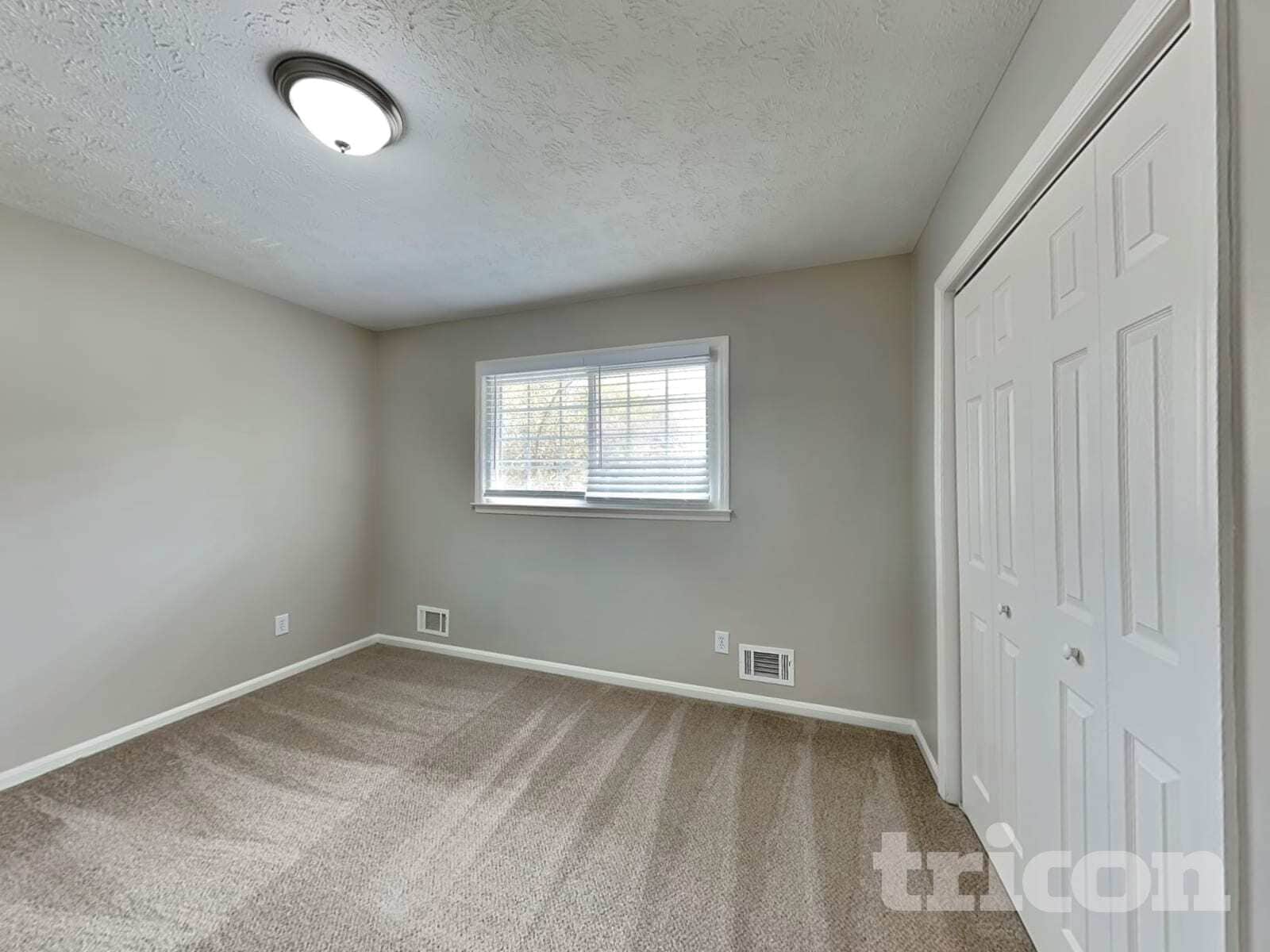 Building Photo - 425 Monivea Ln