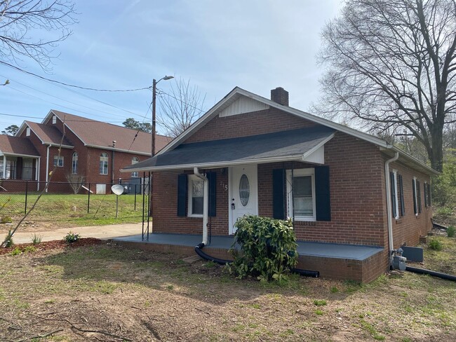 Building Photo - AVAILABLE TO SHOW!!!
