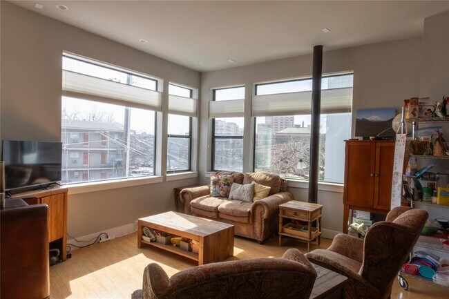 Building Photo - 3000 Speedway