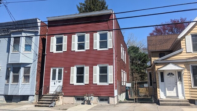 Building Photo - 395 Livingston Ave