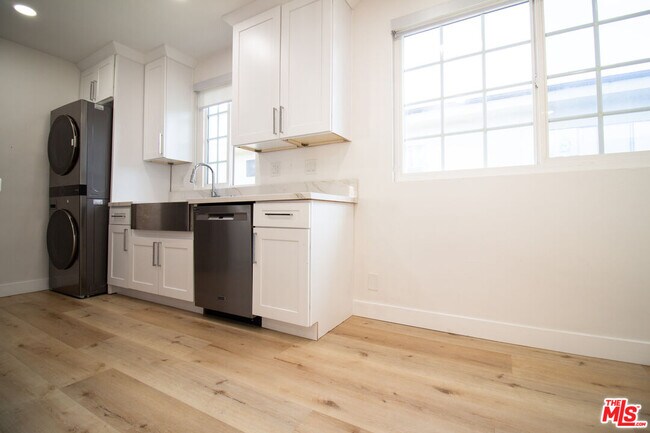 Building Photo - 835 S Sherbourne Dr
