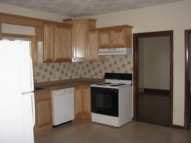 Building Photo - 384 Medford St