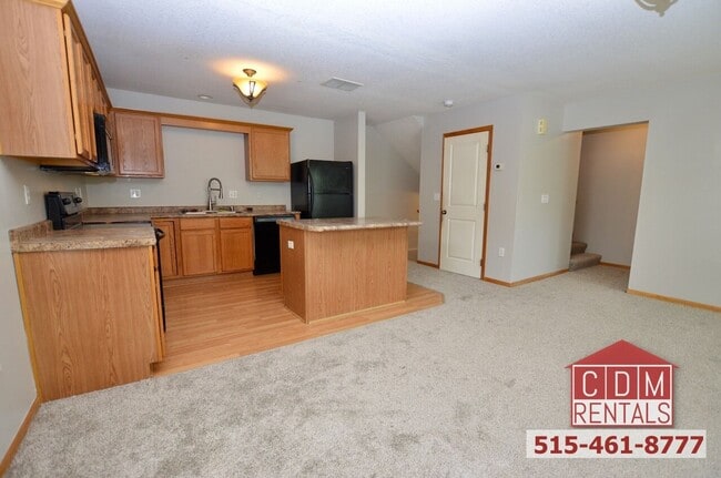 Building Photo - Wonderful Waukee Townhome