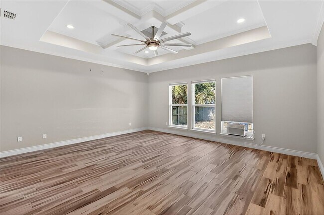 Building Photo - 15229 Barataria Dr