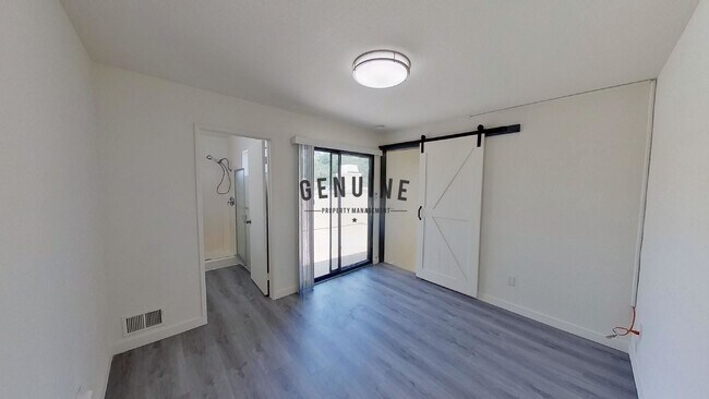 Building Photo - 2 Story 2Bd 2Ba Condo w/Vaulted Ceilings a...
